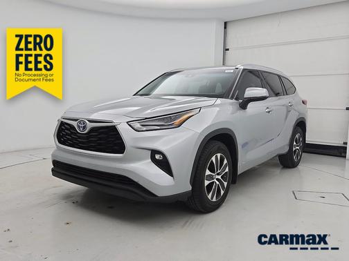 Silver 2022 Toyota Highlander Hybrid XLE