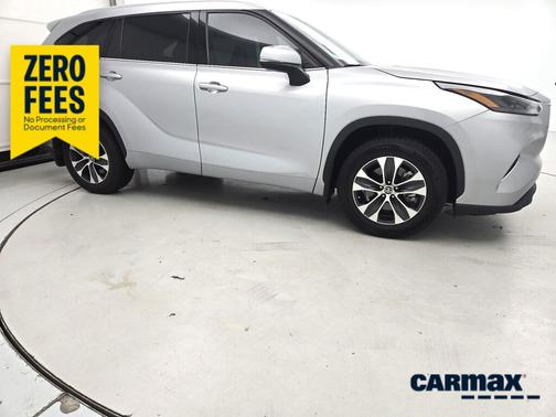 Silver 2022 Toyota Highlander Hybrid XLE