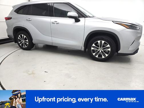 Silver 2022 Toyota Highlander Hybrid XLE