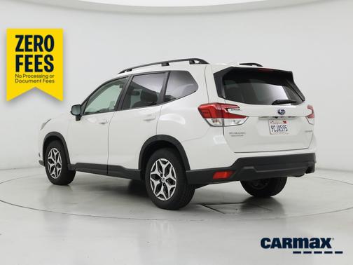 White 2022 Subaru Forester Premium
