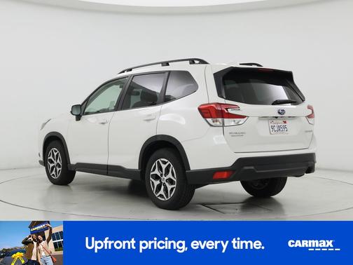 White 2022 Subaru Forester Premium
