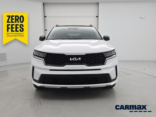 White 2022 Kia Sorento S