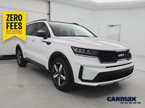 White 2022 Kia Sorento S