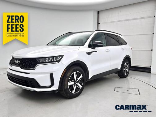 White 2022 Kia Sorento S