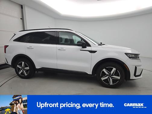 White 2022 Kia Sorento S