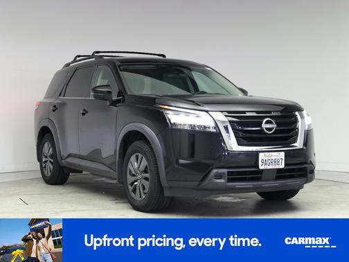 2022 Nissan Pathfinder SV