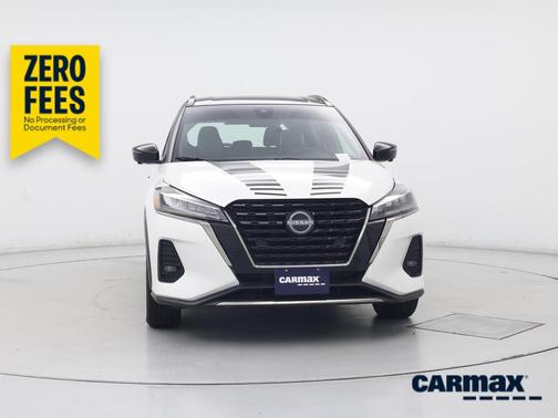 White 2024 Nissan Kicks SR