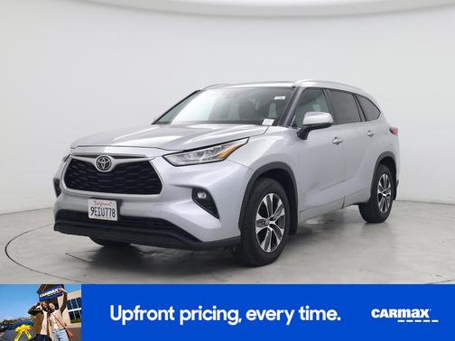 Gray 2020 Toyota Highlander XLE