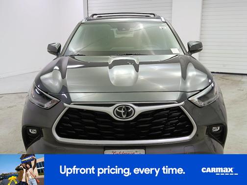 Green 2021 Toyota Highlander XLE