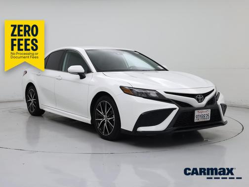 White 2023 Toyota Camry SE