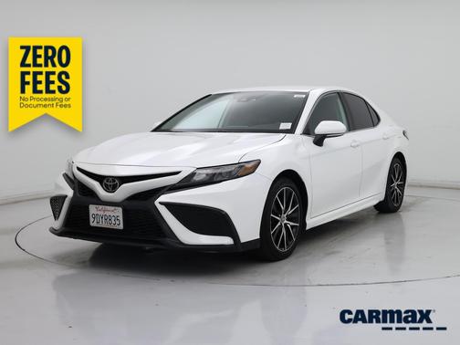 White 2023 Toyota Camry SE