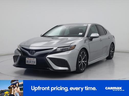 Silver 2019 Toyota Camry SE