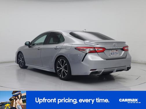 Silver 2019 Toyota Camry SE