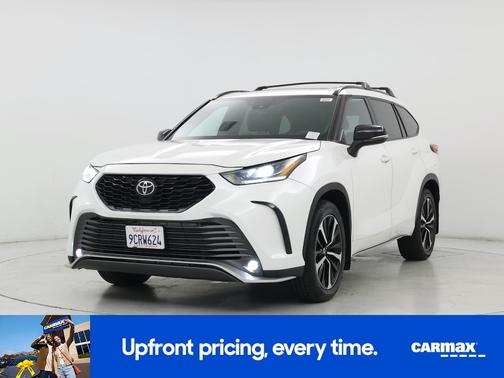 White 2021 Toyota Highlander XSE