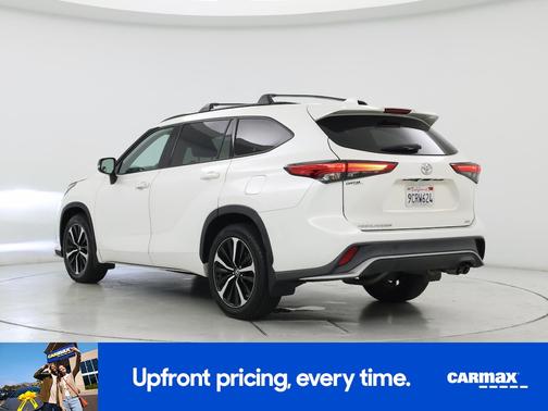 White 2021 Toyota Highlander XSE