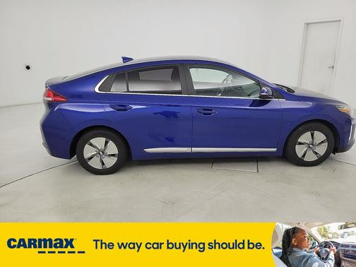 2022 Hyundai IONIQ Hybrid SE