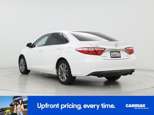 White 2016 Toyota Camry SE