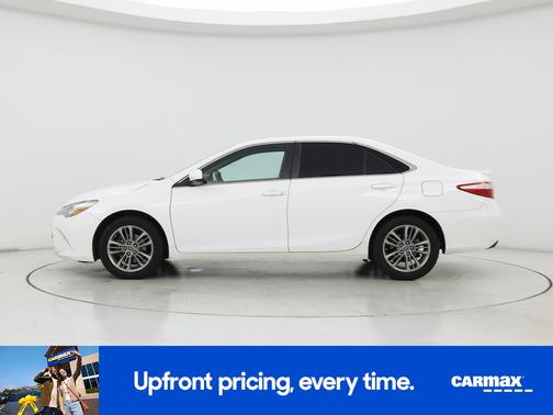 White 2016 Toyota Camry SE