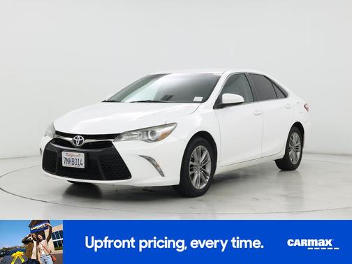 White 2016 Toyota Camry SE