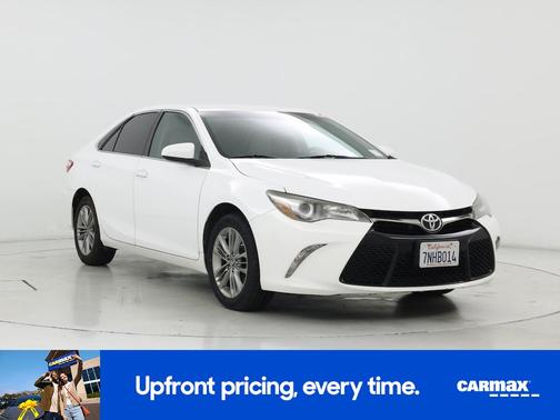 White 2016 Toyota Camry SE