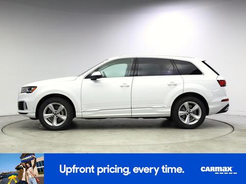 White 2022 Audi Q7 Premium