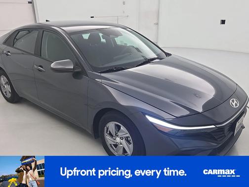 Gray 2024 Hyundai ELANTRA SE