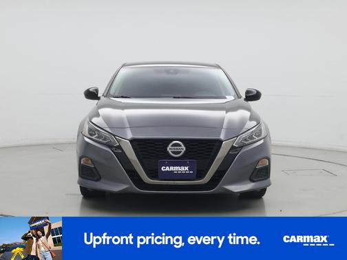 Black 2022 Nissan Altima SR