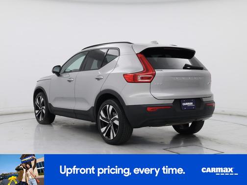 2023 Volvo XC40 B5 Ultimate Dark Theme
