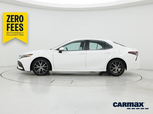 White 2021 Toyota Camry SE