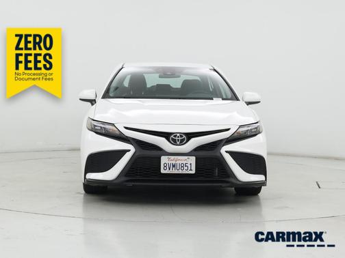White 2021 Toyota Camry SE