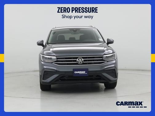 Gray 2023 Volkswagen Tiguan SE