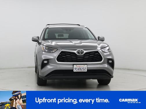 Gray 2025 Toyota Highlander Hybrid XLE