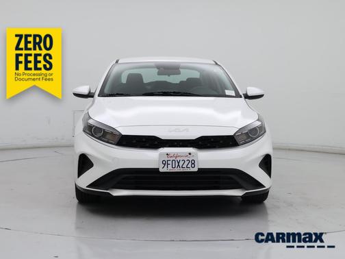 White 2023 Kia Forte LXS