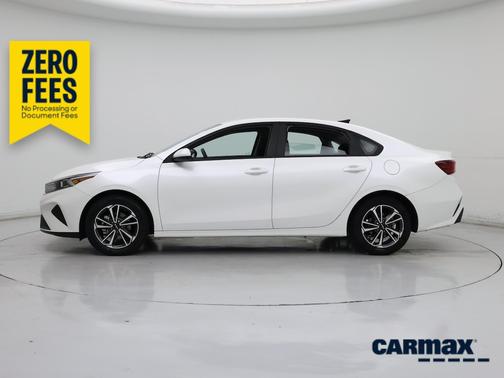 White 2023 Kia Forte LXS