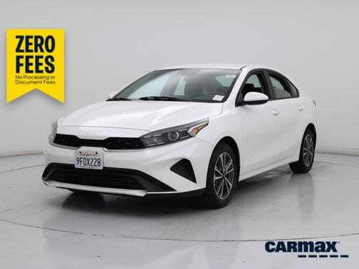 White 2023 Kia Forte LXS
