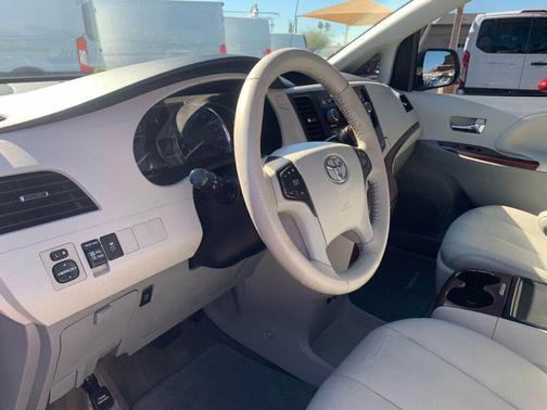 2013 Toyota Sienna XLE