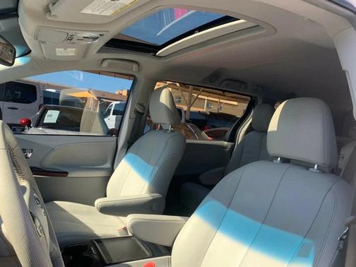 2013 Toyota Sienna XLE