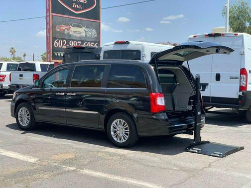 Mocha Java Pearlcoat 2015 Chrysler Town & Country Touring-L