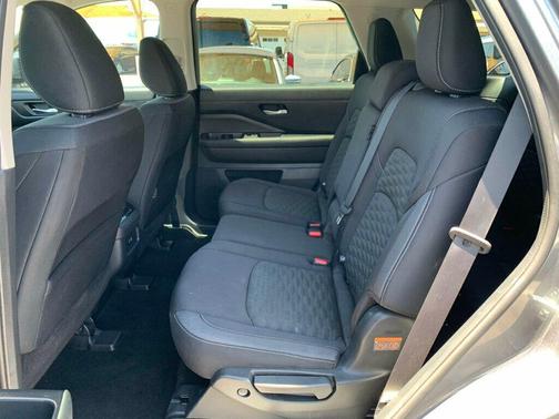 2022 Nissan Pathfinder S 2WD