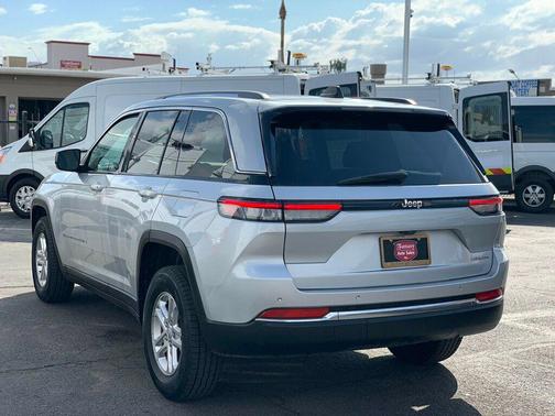 2023 Jeep Grand Cherokee Laredo