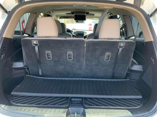 White Diamond Pearl 2019 Honda Pilot Touring 8-Passenger