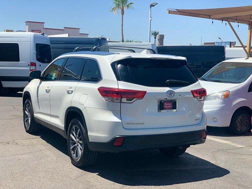 Blizzard Pearl 2019 Toyota Highlander XLE