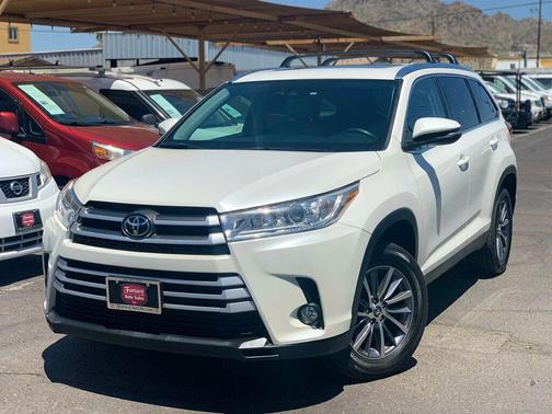 Blizzard Pearl 2019 Toyota Highlander XLE