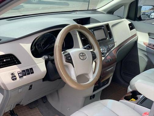 2014 Toyota Sienna XLE