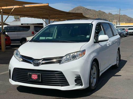 2019 Toyota Sienna LE