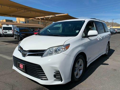 2019 Toyota Sienna LE