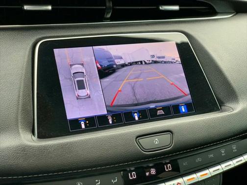 2022 Cadillac XT4 Premium Luxury