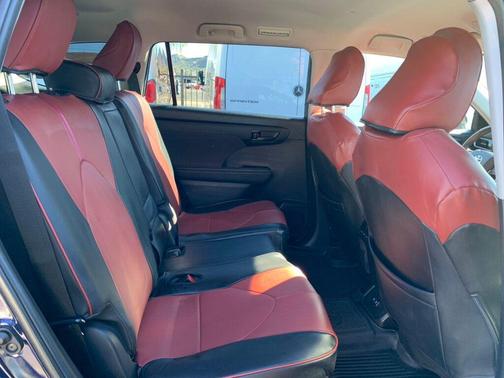 2020 Toyota Highlander LE