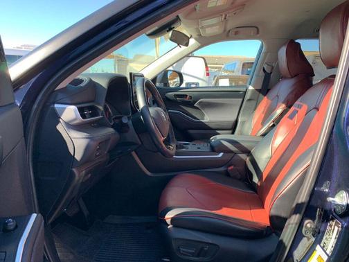 2020 Toyota Highlander LE