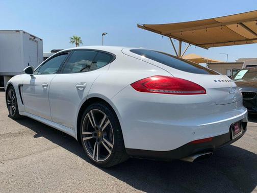 2015 Porsche Panamera 4